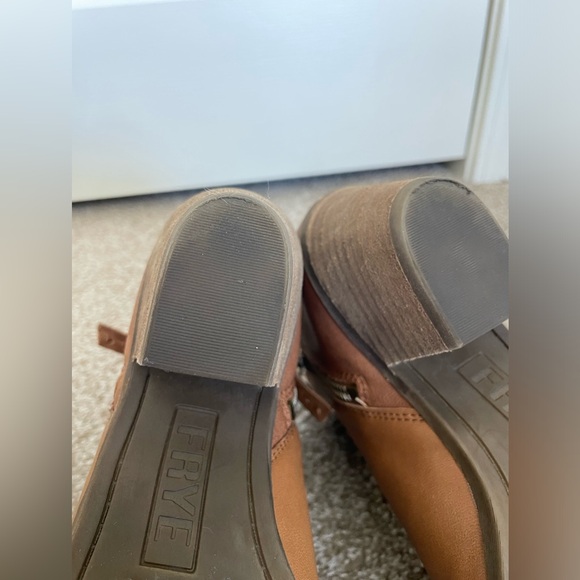 Frye Women’s Judith Bootie Leather Double Zip - Picture 6 of 11